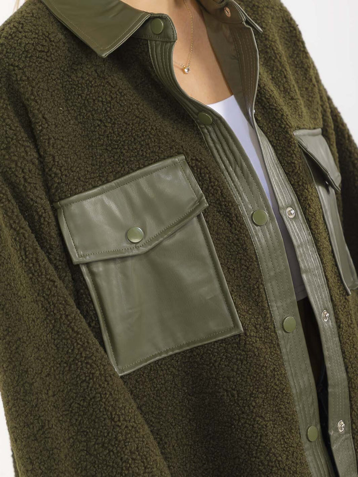 WOMEN'S LONG SLEEVE BUTTON CLOSURE FRONT POCKETS SHERPA PU CONTRAST JACKET
