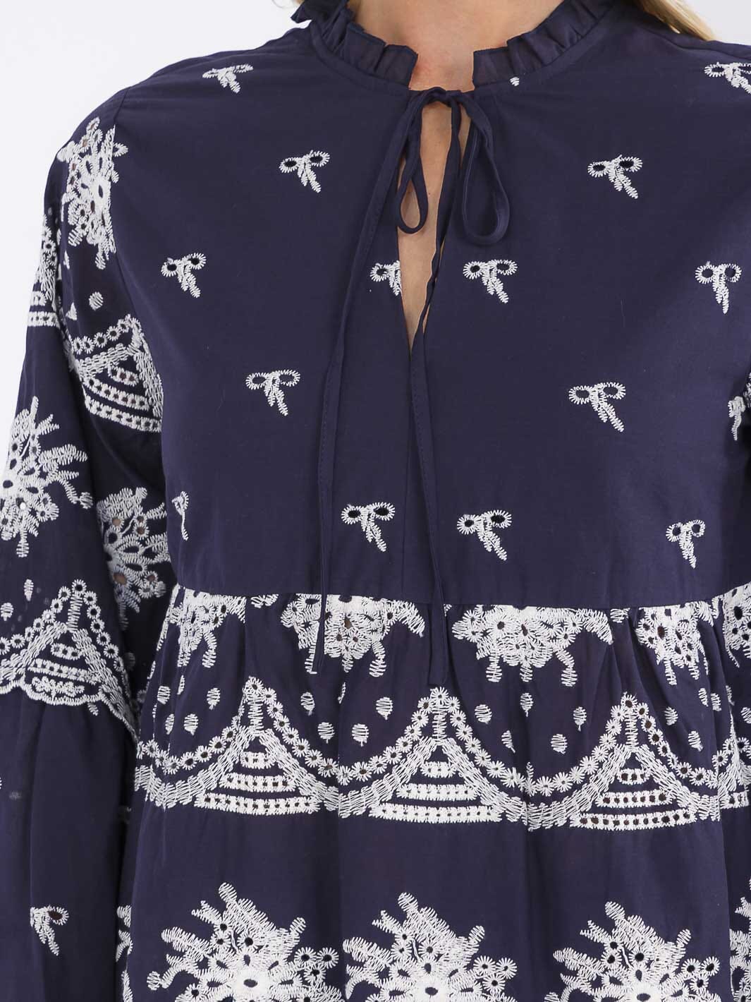 WOMEN'S LONG SLEEVE V-NECK CROCHET DETAILED BLOUSE