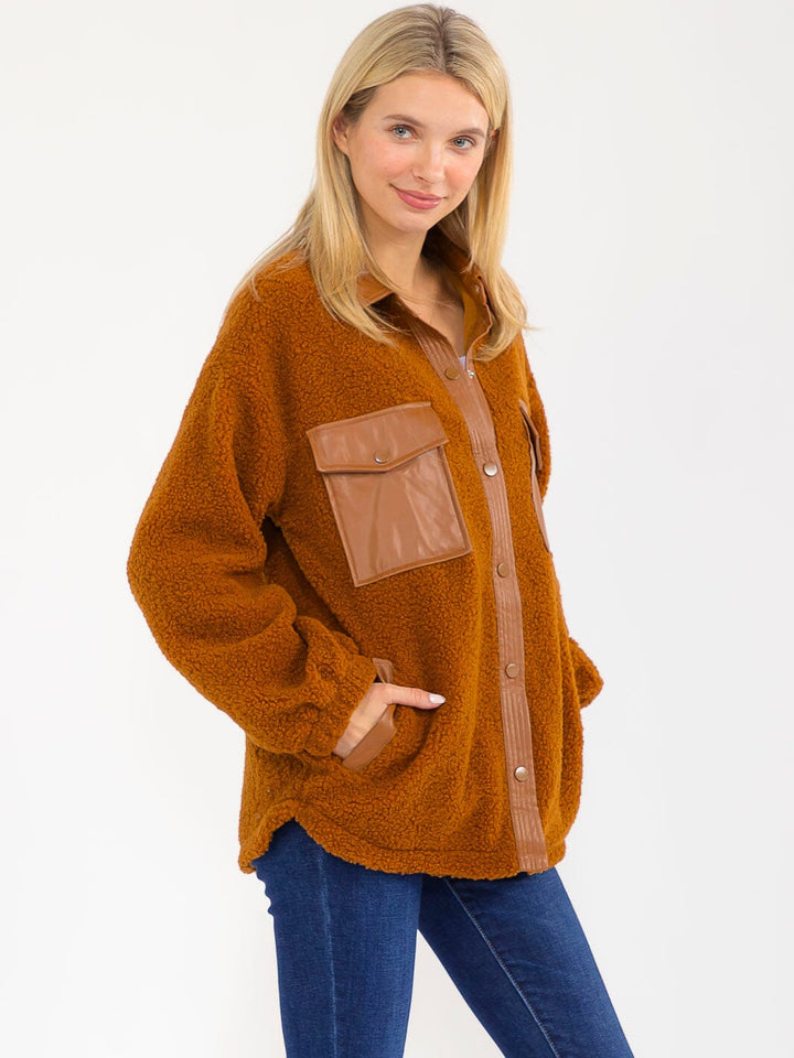 WOMEN'S LONG SLEEVE BUTTON CLOSURE FRONT POCKETS SHERPA PU CONTRAST JACKET