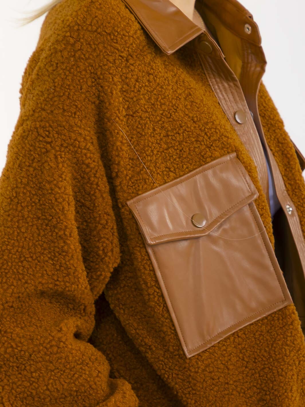 WOMEN'S LONG SLEEVE BUTTON CLOSURE FRONT POCKETS SHERPA PU CONTRAST JACKET