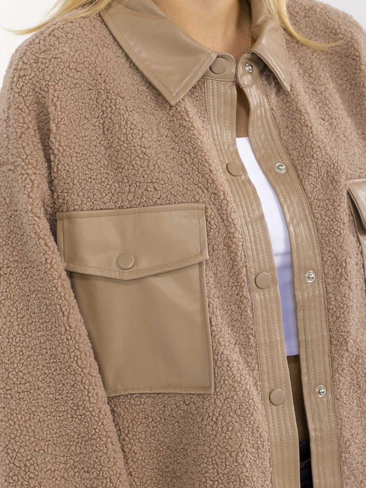 WOMEN'S LONG SLEEVE BUTTON CLOSURE FRONT POCKETS SHERPA PU CONTRAST JACKET