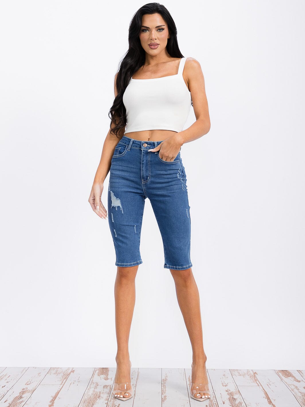 WOMEN'S BUTTON CLOSURE POCKETS DISTRESS DENIM BERMUDA SHORT