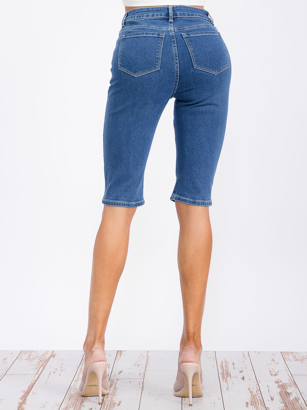 WOMEN'S BUTTON CLOSURE POCKETS DISTRESS DENIM BERMUDA SHORT