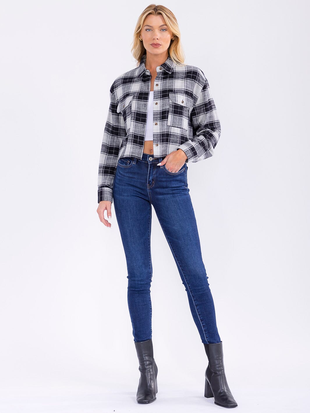 WOMEN'S LONG SLEEVE BUTTON CLOSURE FRONT POCKETS PLAID SHIRT