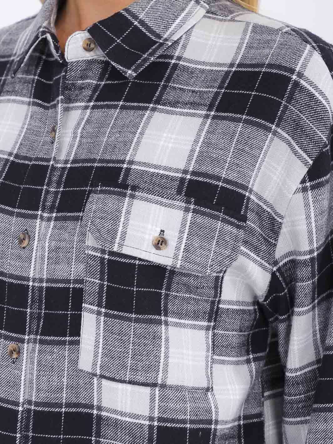 WOMEN'S LONG SLEEVE BUTTON CLOSURE FRONT POCKETS PLAID SHIRT