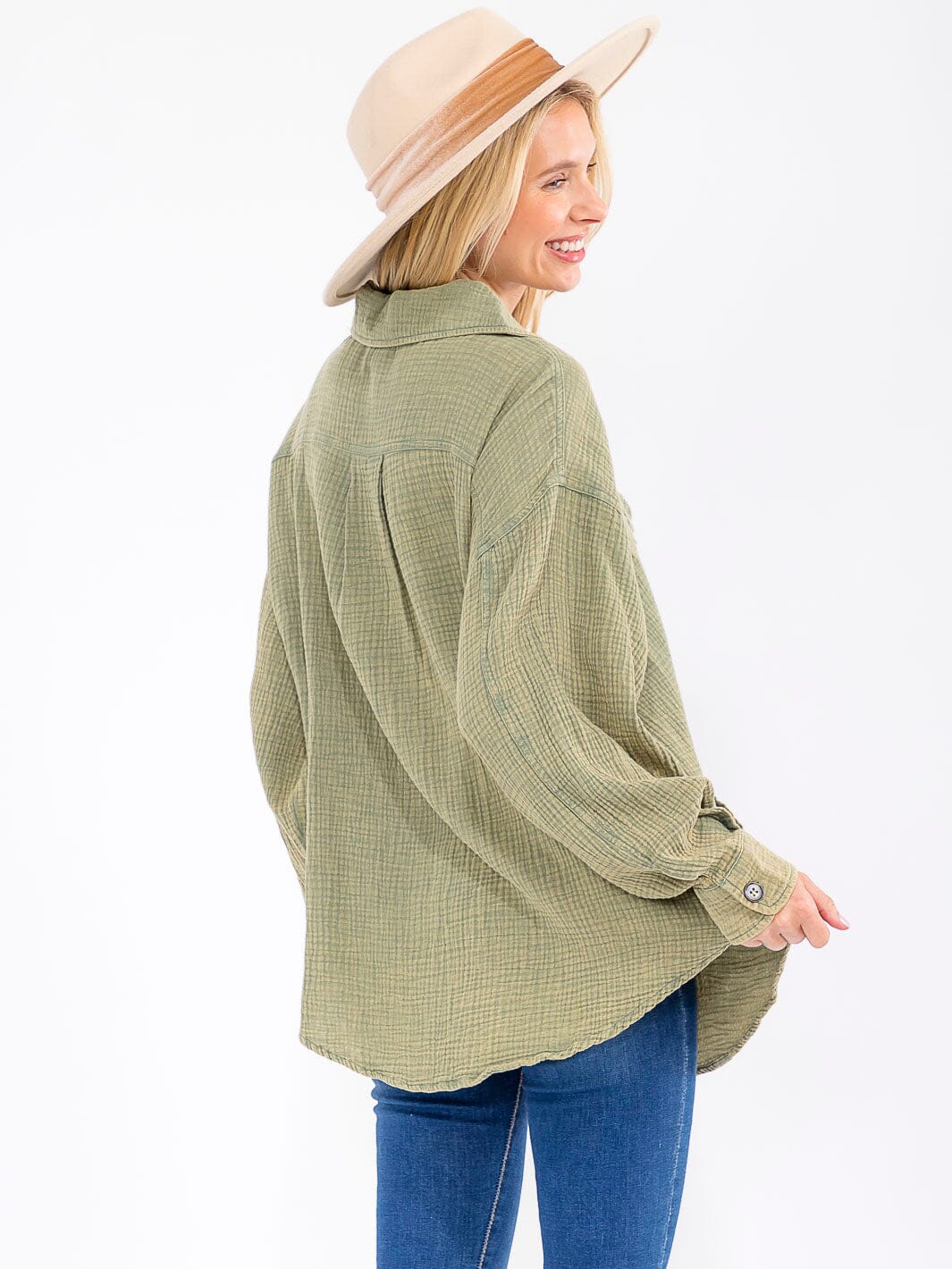 WOMEN'S LONG SLEEVE BUTTON UP FRONT POCKETS WASHED OVERSIZED SHIRT