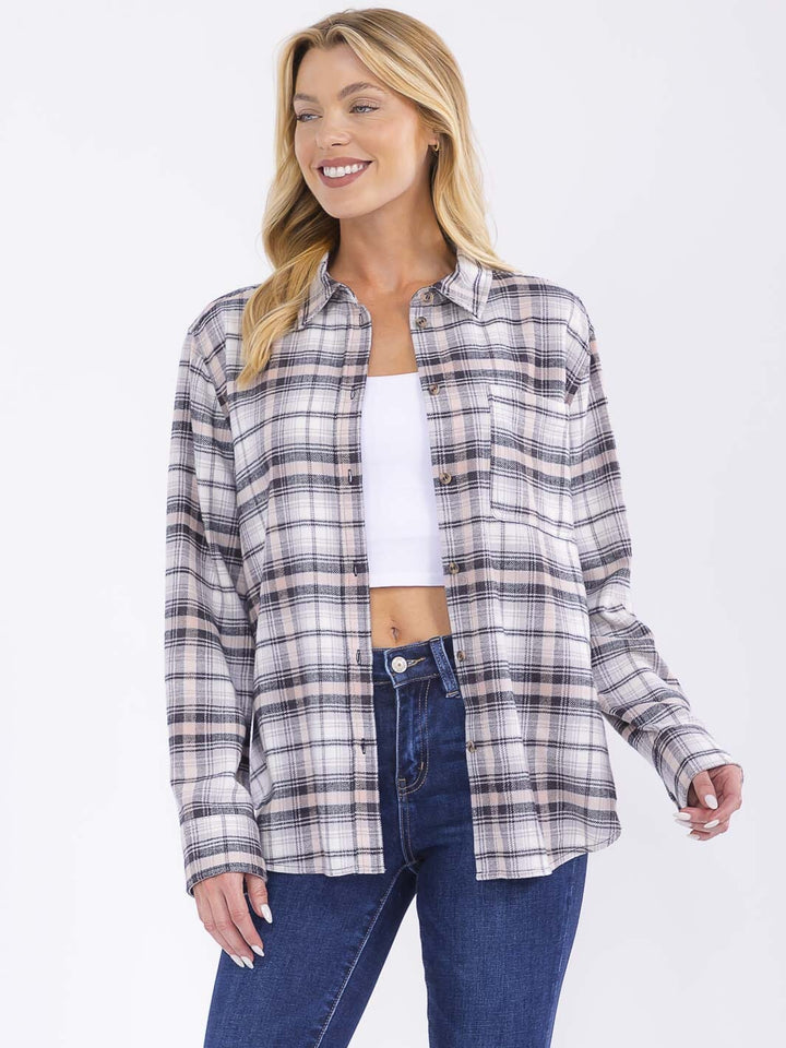 WOMEN'S LONG SLEEVE BUTTON CLOSURE FRONT POCKET PLAID SHIRT