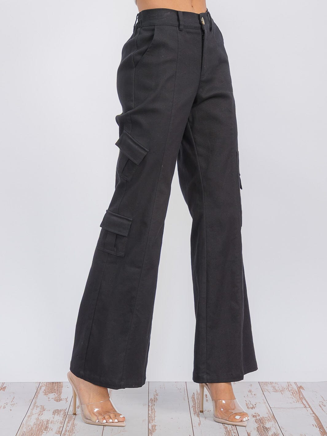 WOMEN'S BUTTON CLOSURE CARGO POCKETS WIDE LEG DENIM PANTS