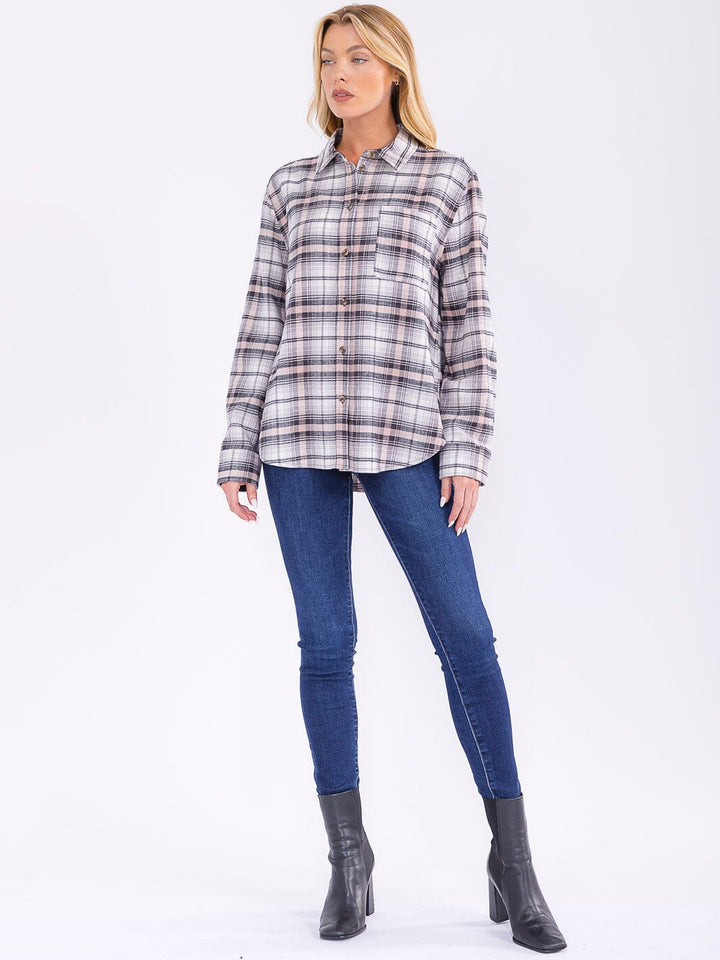 WOMEN'S LONG SLEEVE BUTTON CLOSURE FRONT POCKET PLAID SHIRT