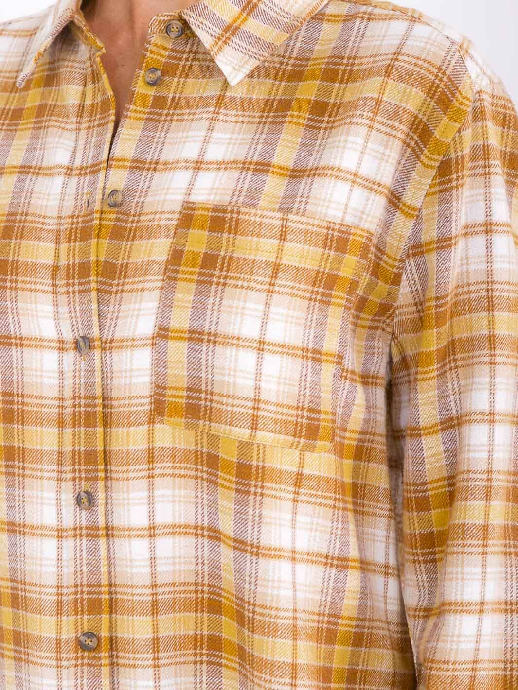 WOMEN'S LONG SLEEVE BUTTON CLOSURE FRONT POCKET PLAID SHIRT