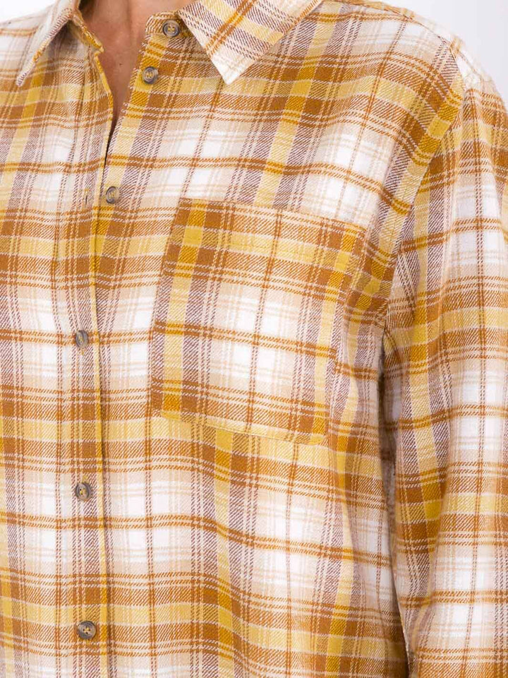 WOMEN'S LONG SLEEVE BUTTON CLOSURE FRONT POCKET PLAID SHIRT