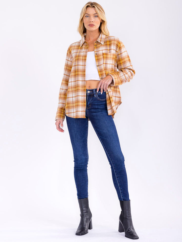 WOMEN'S LONG SLEEVE BUTTON CLOSURE FRONT POCKET PLAID SHIRT