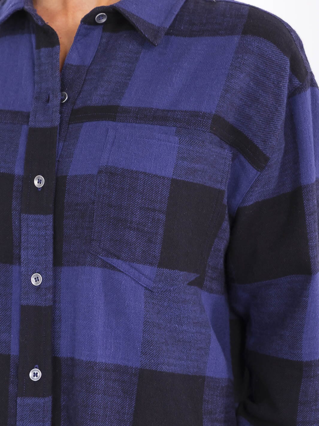 WOMEN'S LONG SLEEVE BUTTON CLOSURE FRONT POCKETS PLAID SHIRT