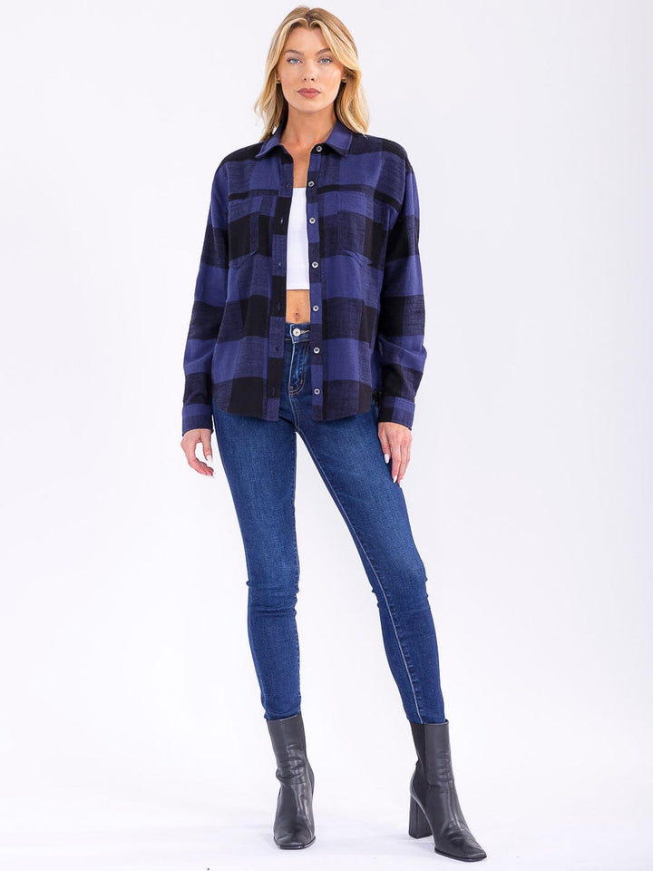 WOMEN'S LONG SLEEVE BUTTON CLOSURE FRONT POCKETS PLAID SHIRT
