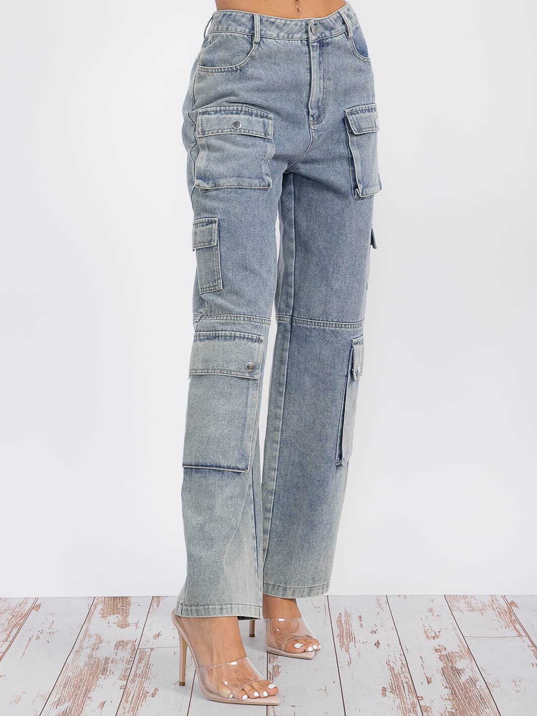 WOMEN'S BUTTON CLOSURE CARGO POCKETS WIDE LEG DENIM PANTS