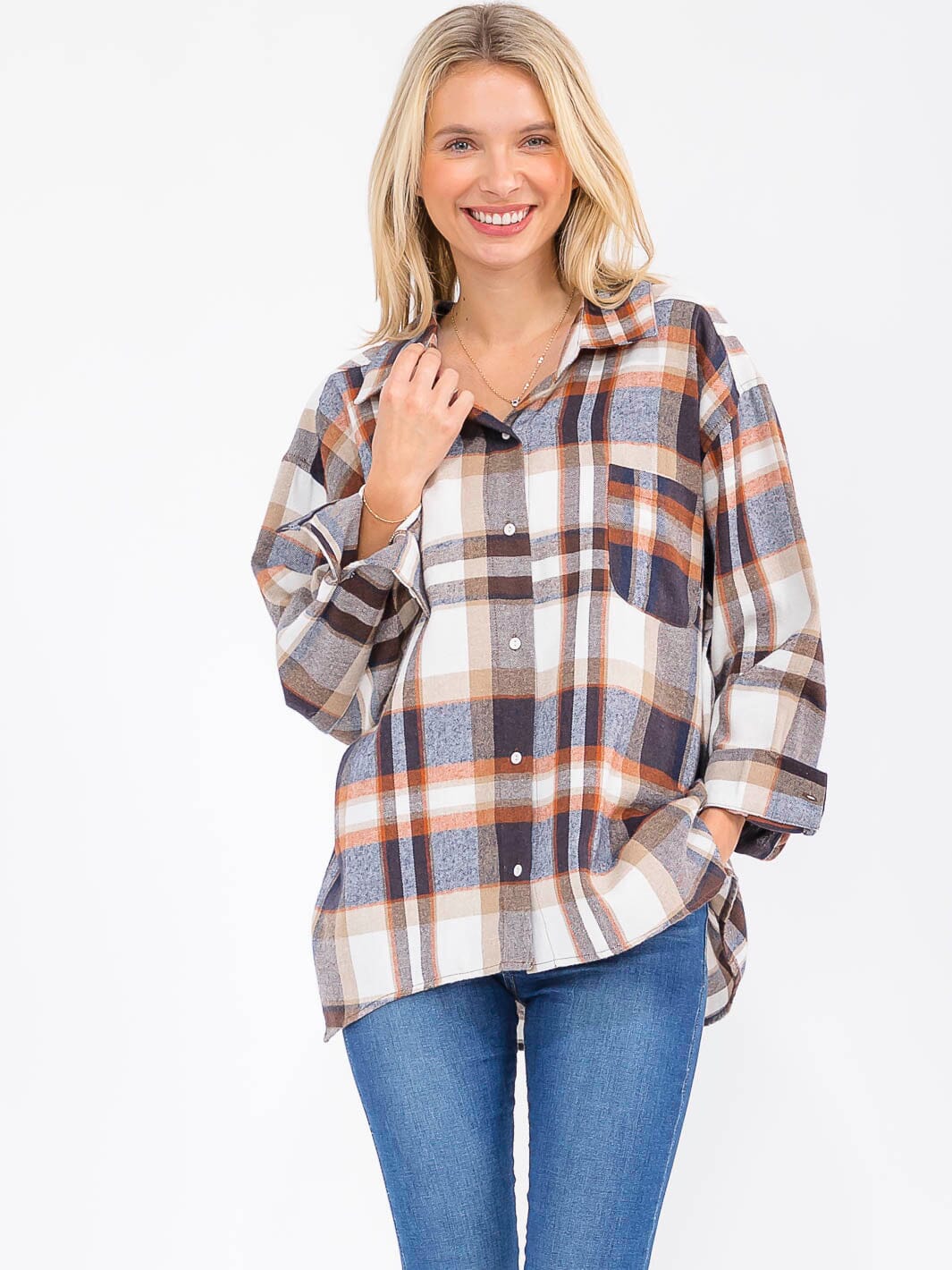 WOMEN'S LONG SLEEVE BUTTON UP FRONT POCKET PLAID SHIRT