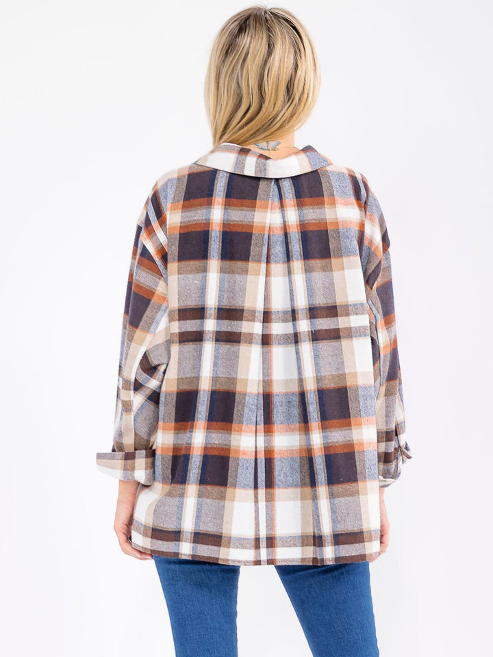 WOMEN'S LONG SLEEVE BUTTON UP FRONT POCKET PLAID SHIRT