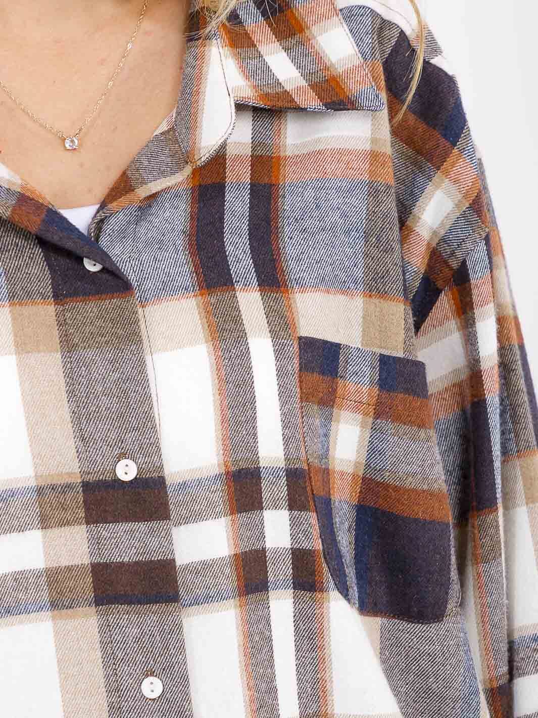 WOMEN'S LONG SLEEVE BUTTON UP FRONT POCKET PLAID SHIRT