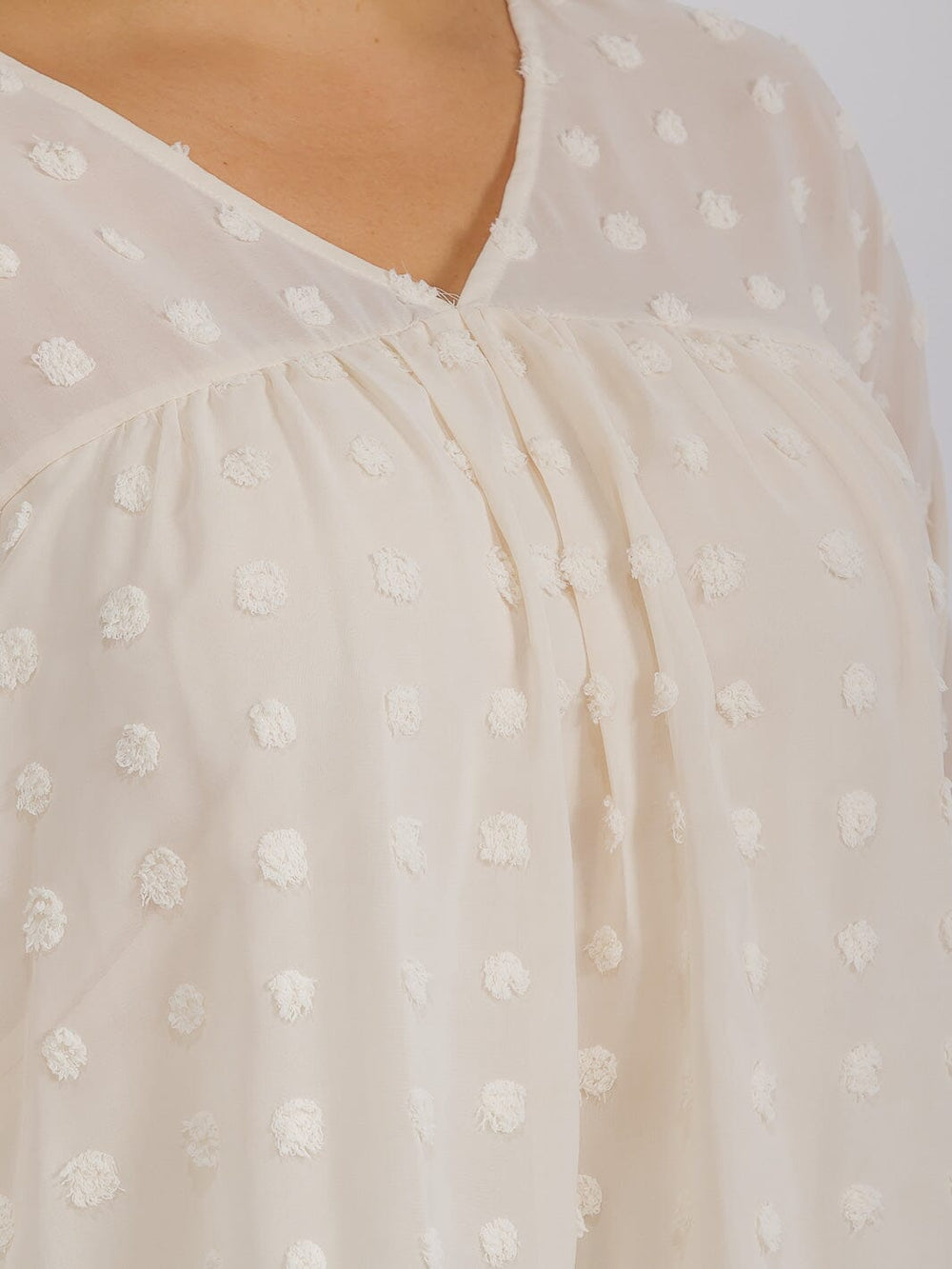 PLUS SIZE LONG SLEEVE V-NECK SWISS DETAILED BLOUSE