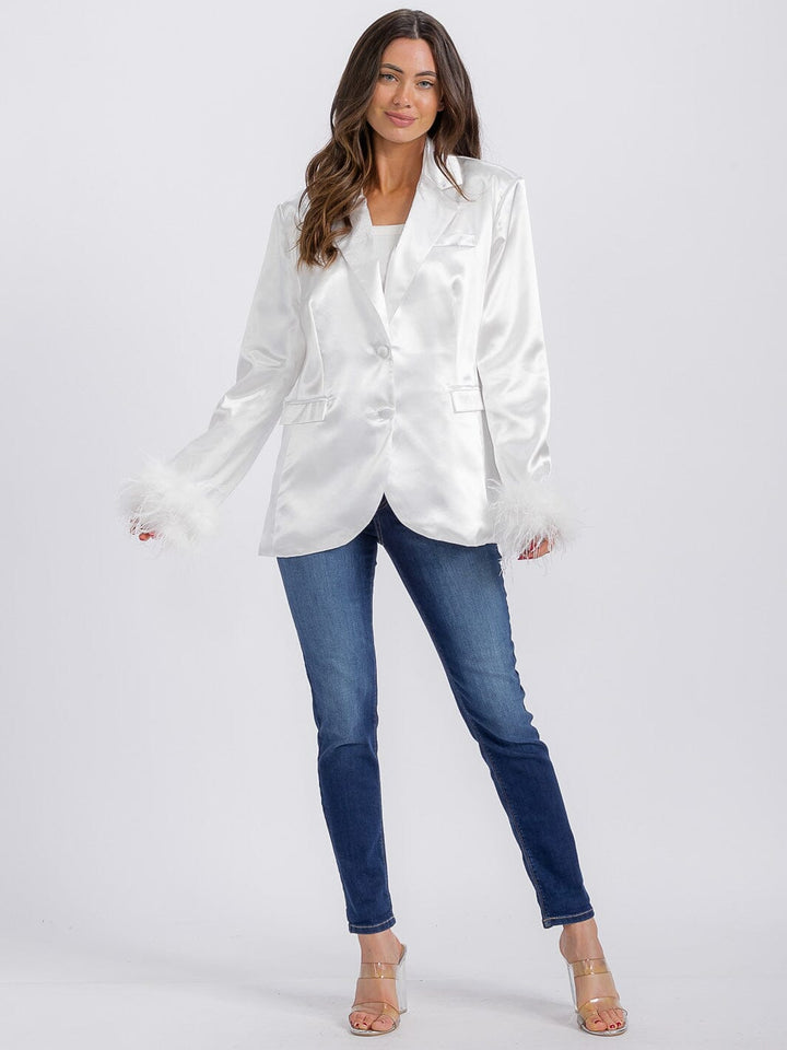 WOMEN'S LONG SLEEVE BUTTON CLOSURE FRONT POCKETS FEATHER DETAILED BLAZER