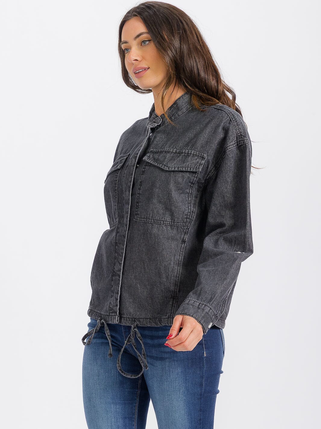 WOMEN'S LONG SLEEVE BUTTON CLOSURE FRONT POCKET DENIM JACKET