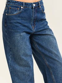 WOMEN'S BUTTON CLOSURE POCKETS WIDE LEG WASHED DENIM PANTS