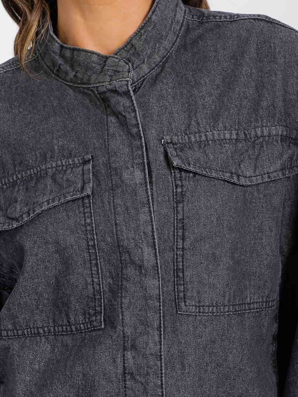 WOMEN'S LONG SLEEVE BUTTON CLOSURE FRONT POCKET DENIM JACKET