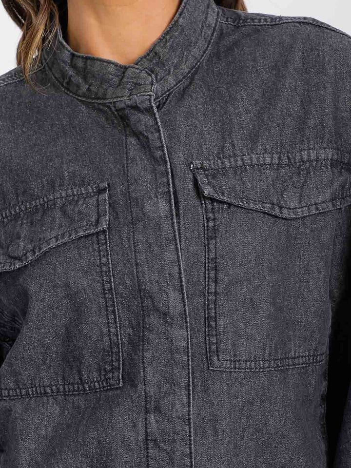 WOMEN'S LONG SLEEVE BUTTON CLOSURE FRONT POCKET DENIM JACKET