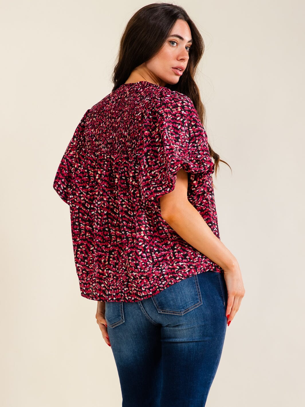 ENTRO WOMEN'S SHORT PUFF SLEEVE V-NECK MULTI PRINT BLOUSE