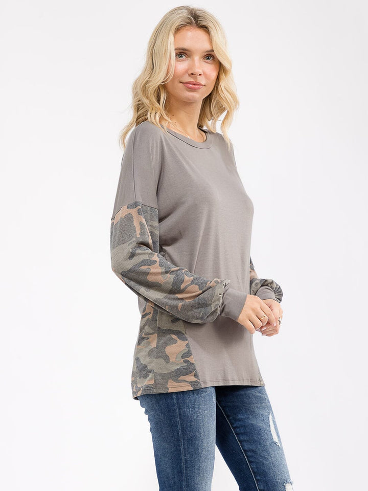 WOMEN'S LONG SLEEVE CAMO PRINT CONTRAST LOOSE FIT TOP