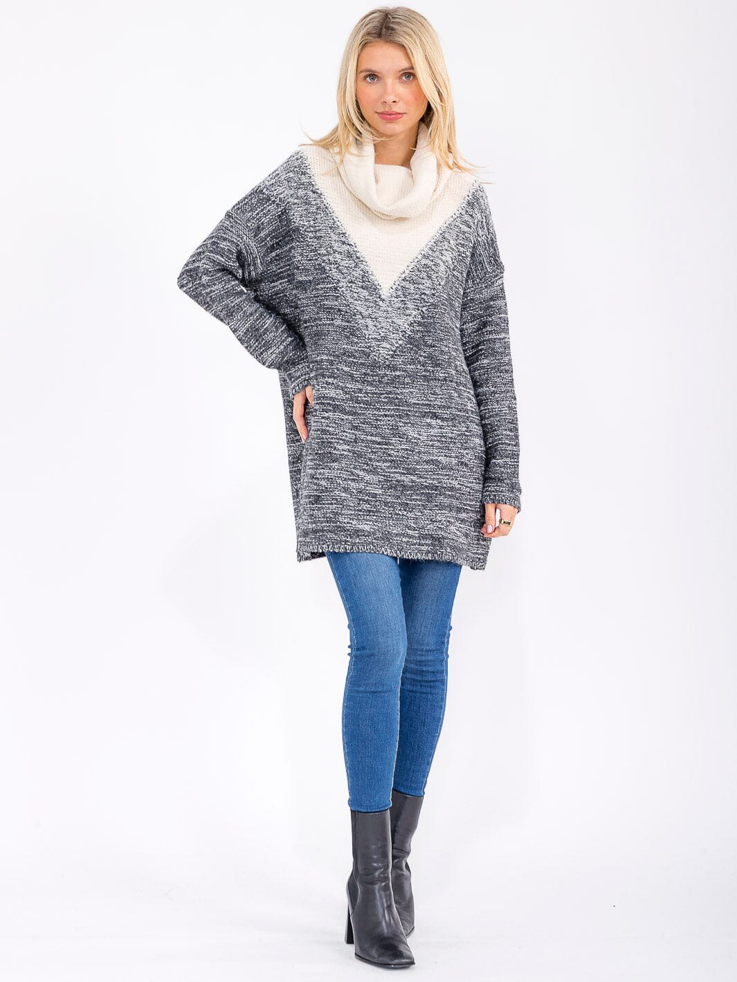 WOMEN'S LONG SLEEVE V-NECK OVERSIZED PULLOVER SWEATER