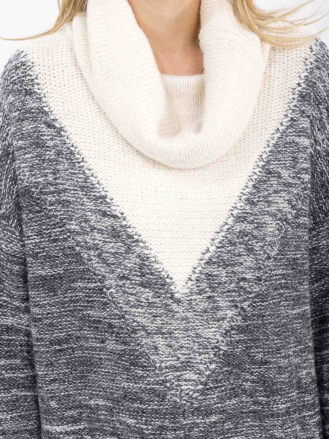 WOMEN'S LONG SLEEVE V-NECK OVERSIZED PULLOVER SWEATER