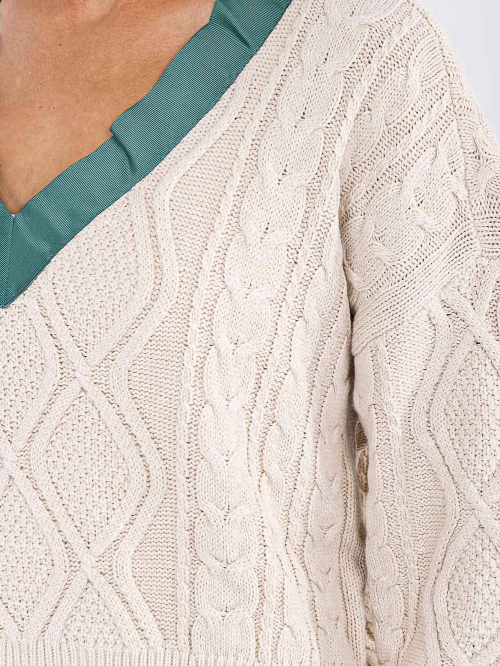 WOMEN'S LONG SLEEVE V-NECK DETAILED KNIT TOP