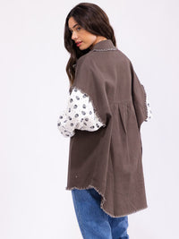 WOMEN'S LONG SLEEVE BUTTON CLOSURE FRONT POCKETS HIGH-LOW PRINT DENIM JACKET