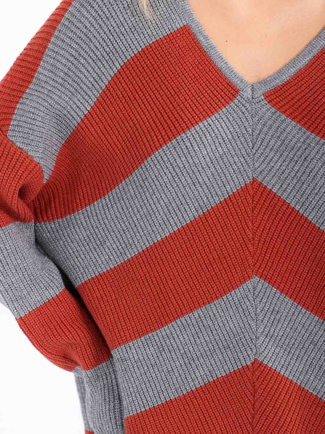 WOMEN'S LONG SLEEVE V-NECK KNIT COLORBLOCK PULLOVER HIGH-LOW SWEATER