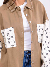 WOMEN'S LONG SLEEVE BUTTON CLOSURE FRONT POCKETS HIGH-LOW PRINT DENIM JACKET