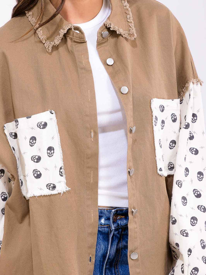 WOMEN'S LONG SLEEVE BUTTON CLOSURE FRONT POCKETS HIGH-LOW PRINT DENIM JACKET