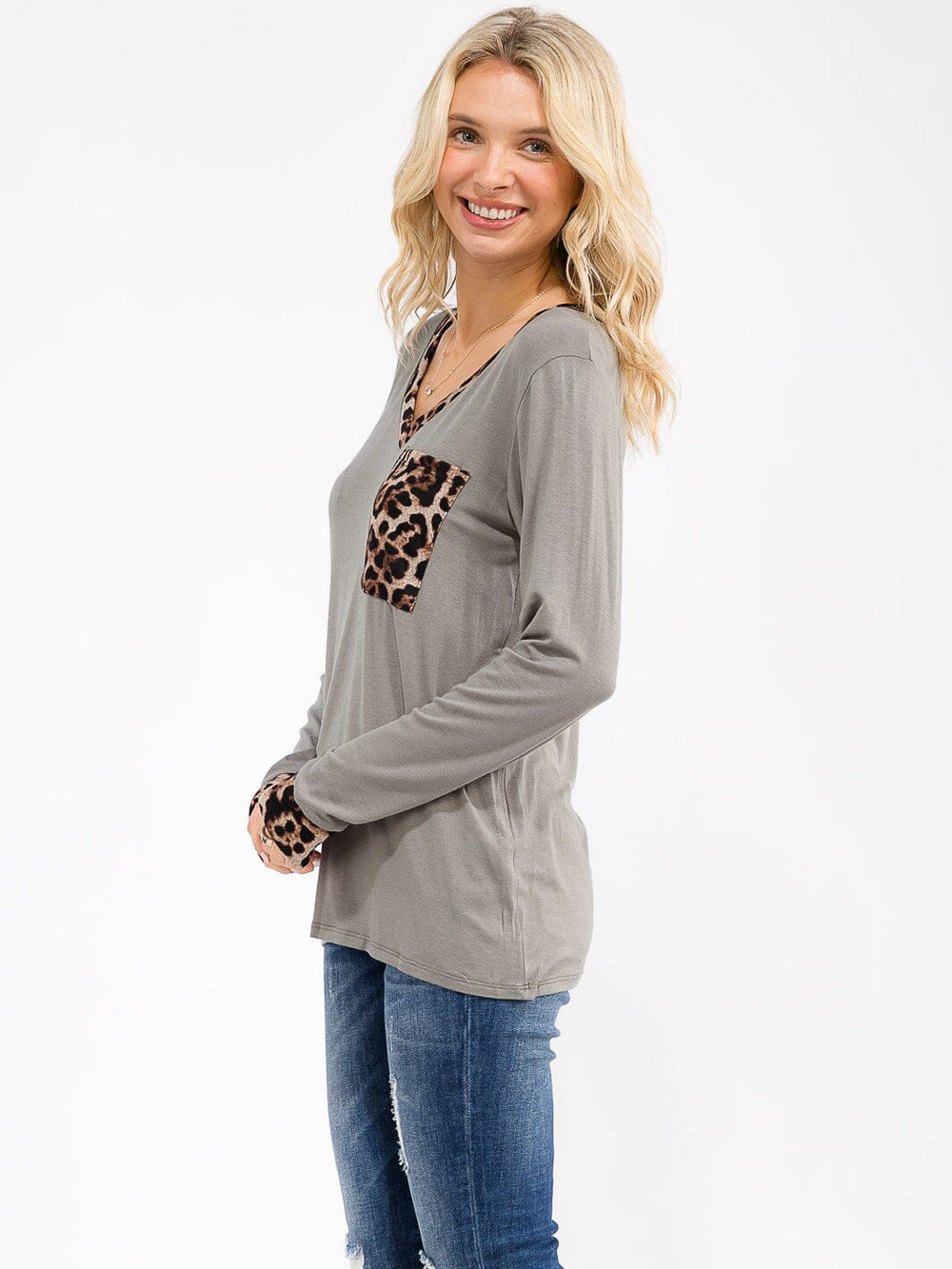 WOMEN'S LONG SLEEVE V-NECK FRONT POCKET ANIMAL PRINT TOP