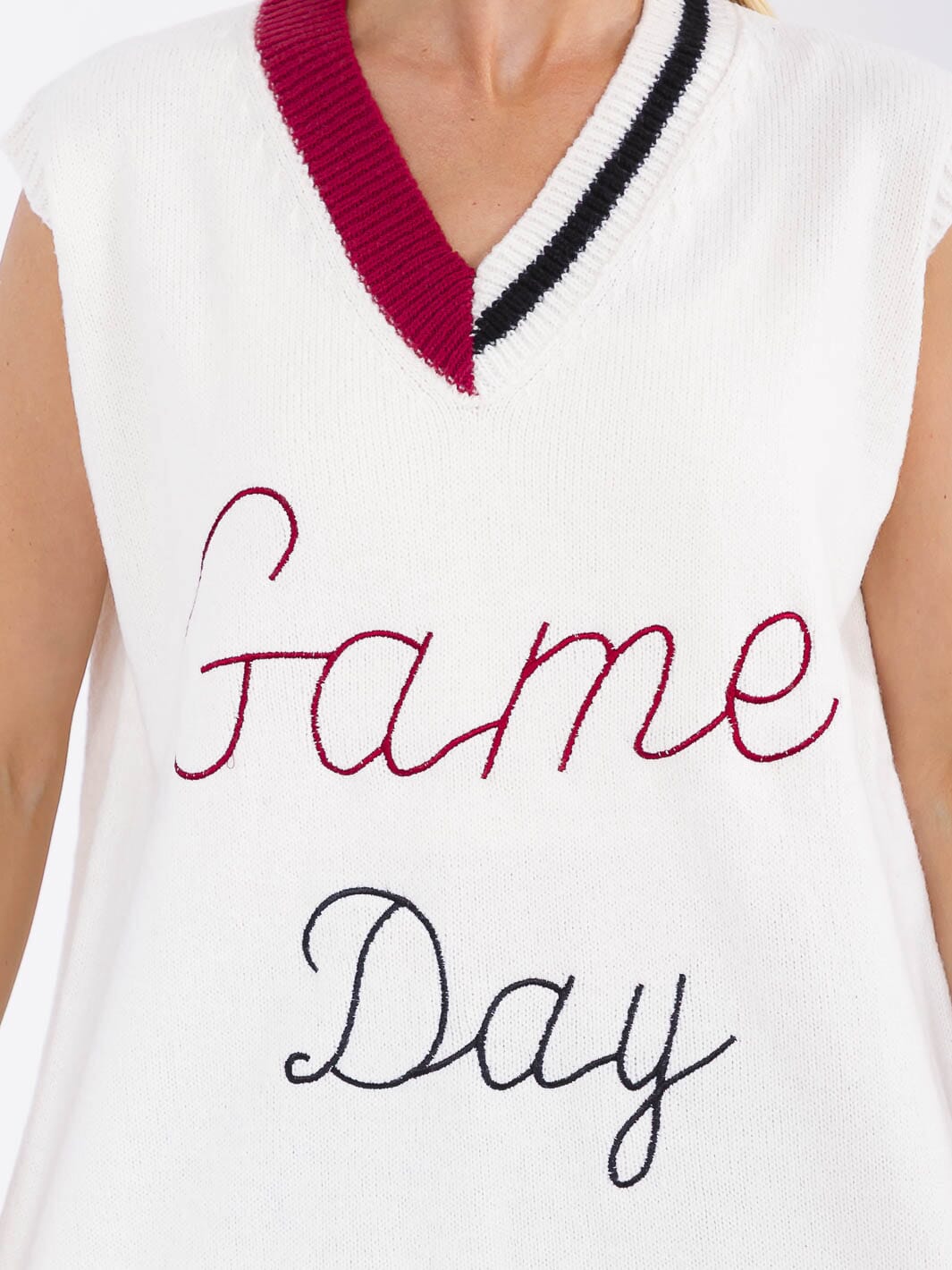 WOMEN'S SLEEVELESS V-NECK GRAPHIC KNIT VEST