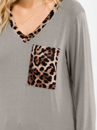 WOMEN'S LONG SLEEVE V-NECK FRONT POCKET ANIMAL PRINT TOP