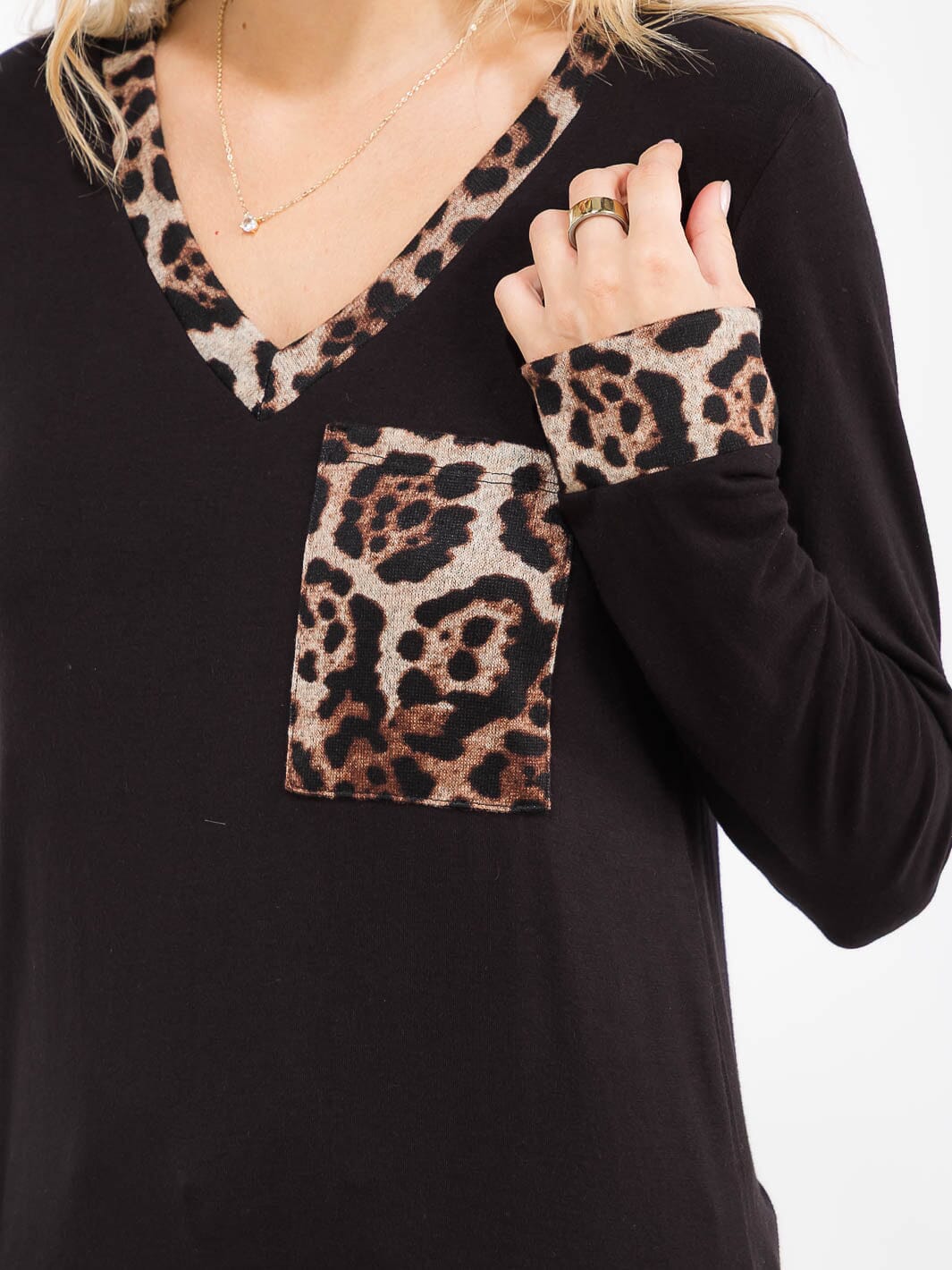 WOMEN'S LONG SLEEVE V-NECK FRONT POCKET ANIMAL PRINT TOP