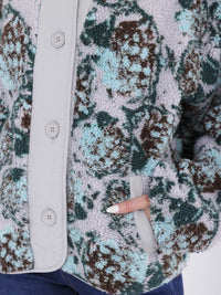 WOMEN'S LONG SLEEVE BUTTON CLOSURE FRONT POCKETS PRINT SHERPA JACKET