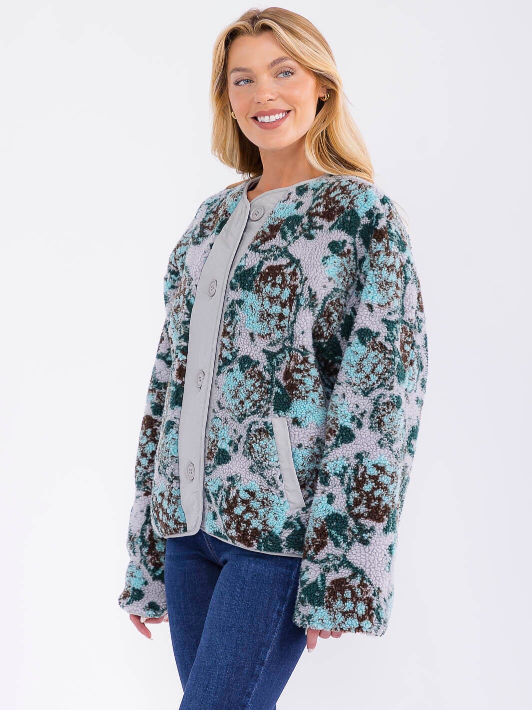 WOMEN'S LONG SLEEVE BUTTON CLOSURE FRONT POCKETS PRINT SHERPA JACKET