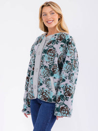 WOMEN'S LONG SLEEVE BUTTON CLOSURE FRONT POCKETS PRINT SHERPA JACKET
