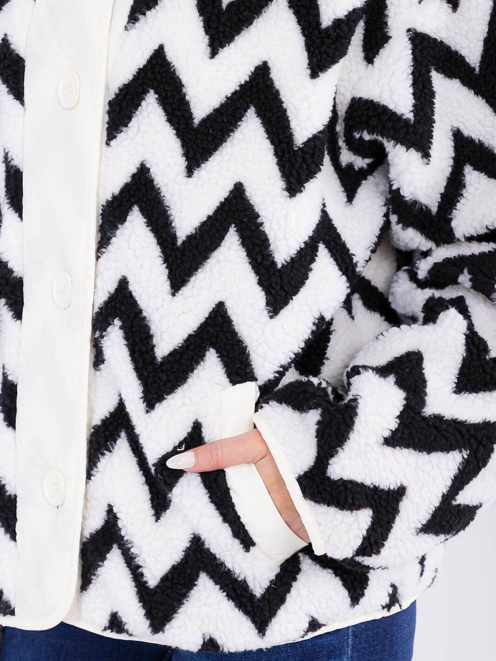 WOMEN'S LONG SLEEVE BUTTON CLOSURE FRONT POCKETS COLORBLOCK SHERPA JACKET