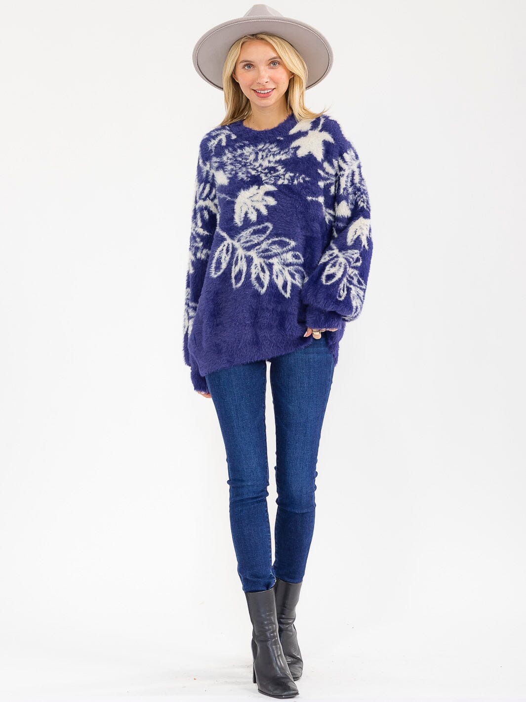 WOMEN'S LONG SLEEVE PULLOVER FUZZY PRINT SWEATER