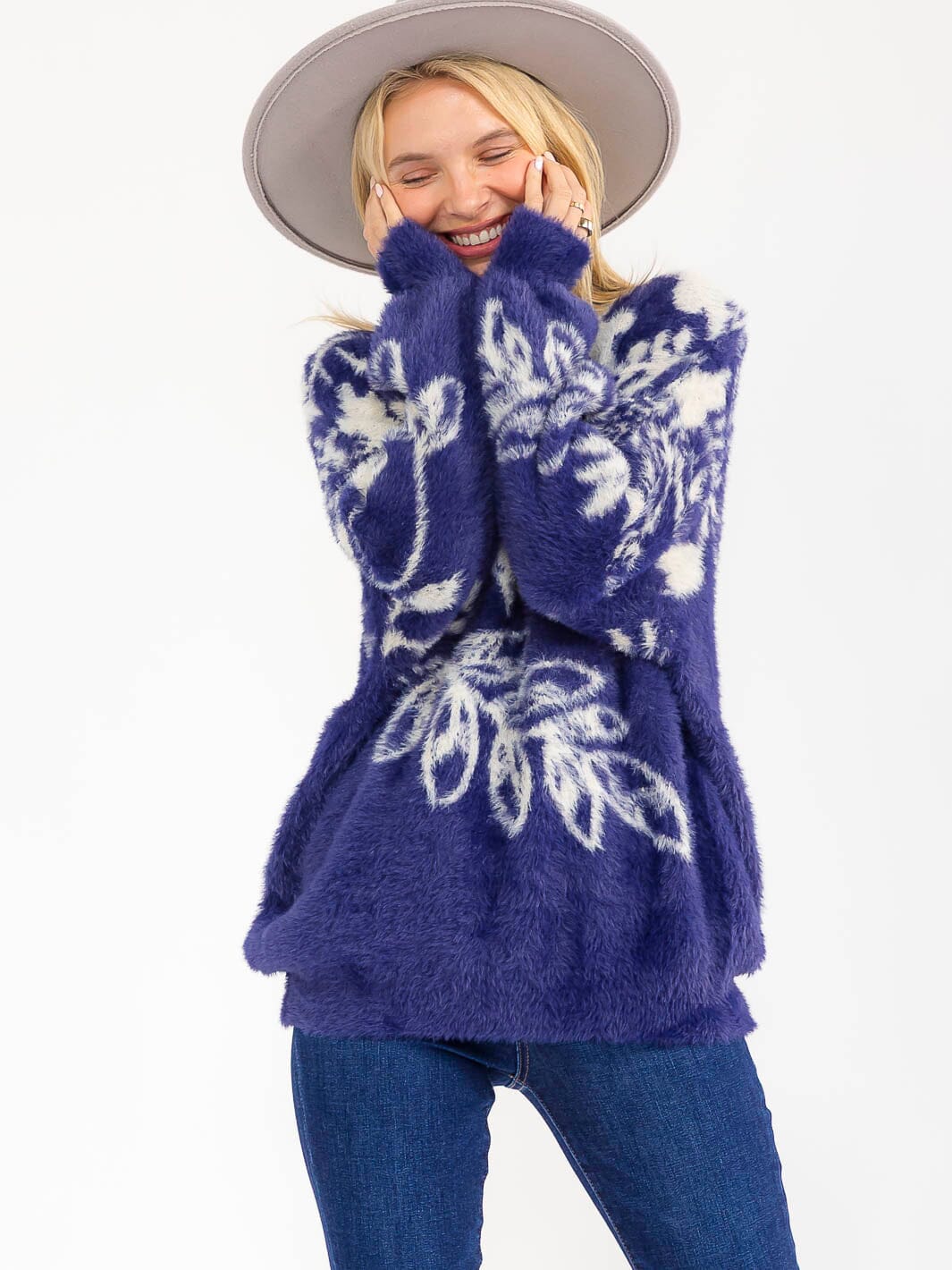 WOMEN'S LONG SLEEVE PULLOVER FUZZY PRINT SWEATER