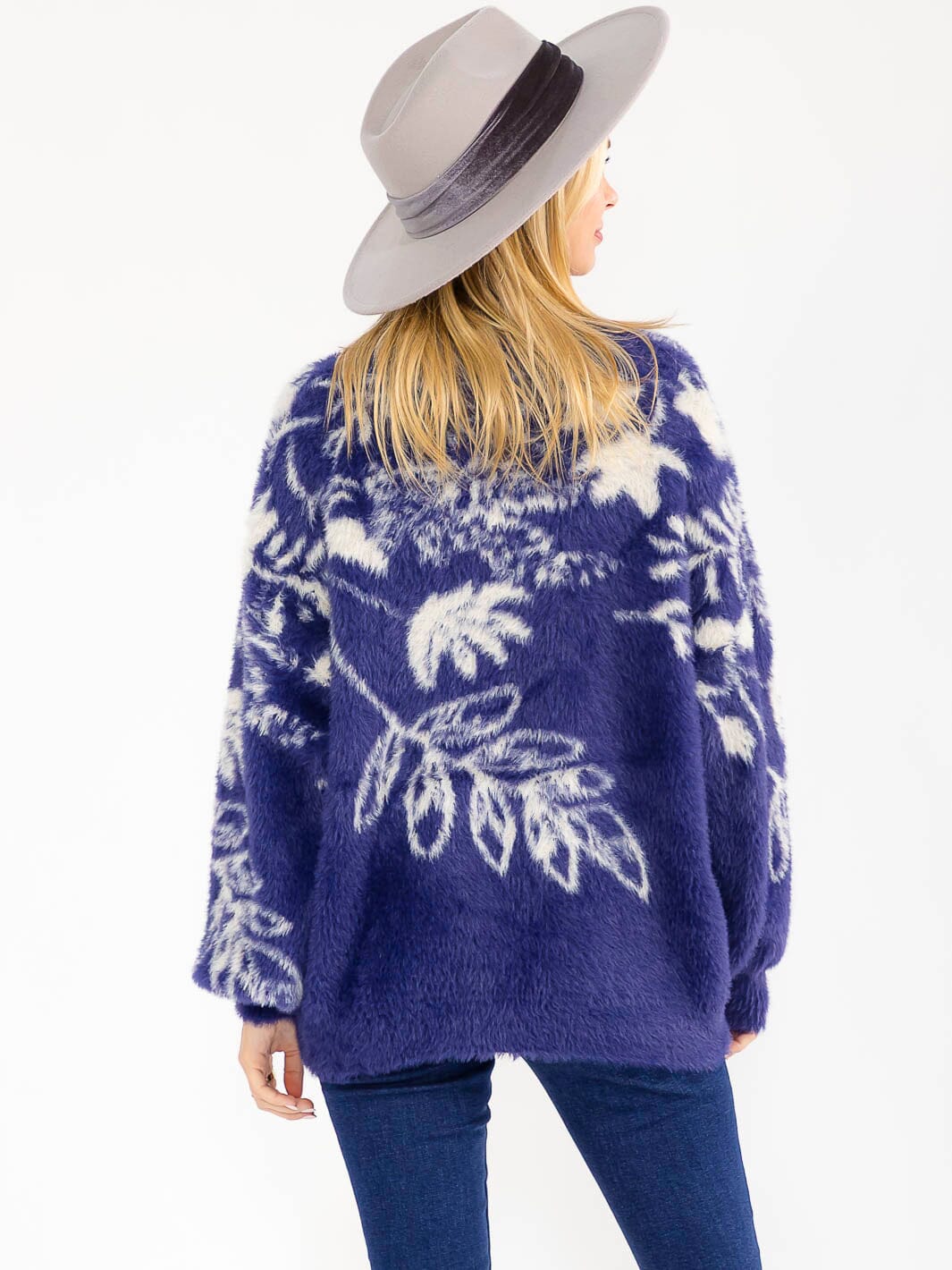 WOMEN'S LONG SLEEVE PULLOVER FUZZY PRINT SWEATER