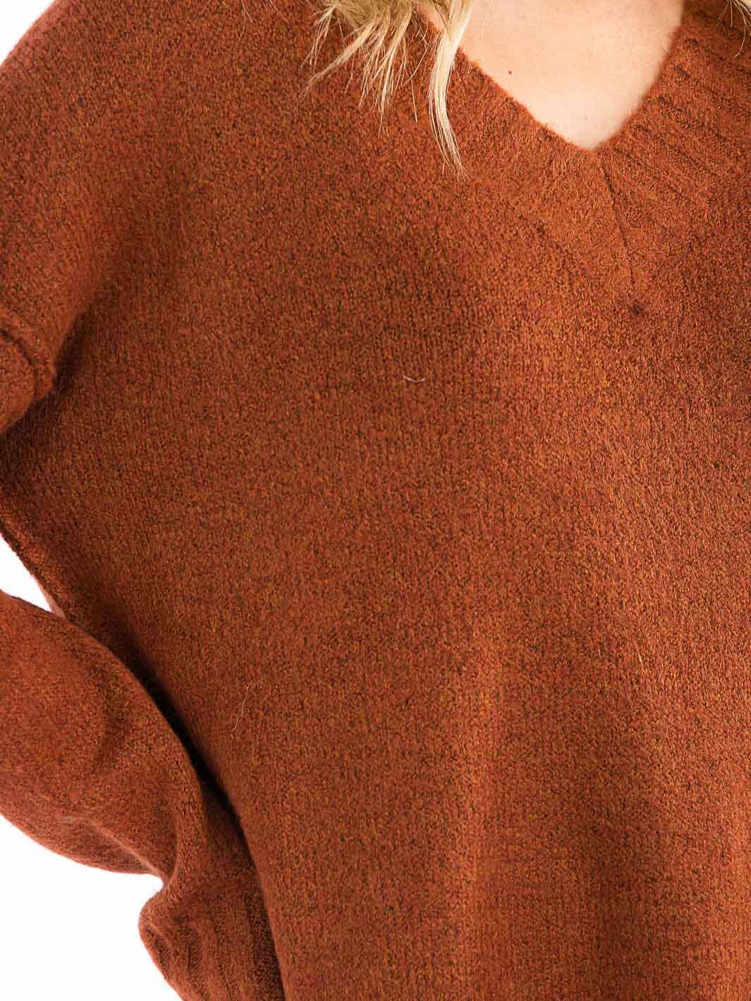 WOMEN'S LONG SLEEVE V-NECK PULLOVER SWEATER