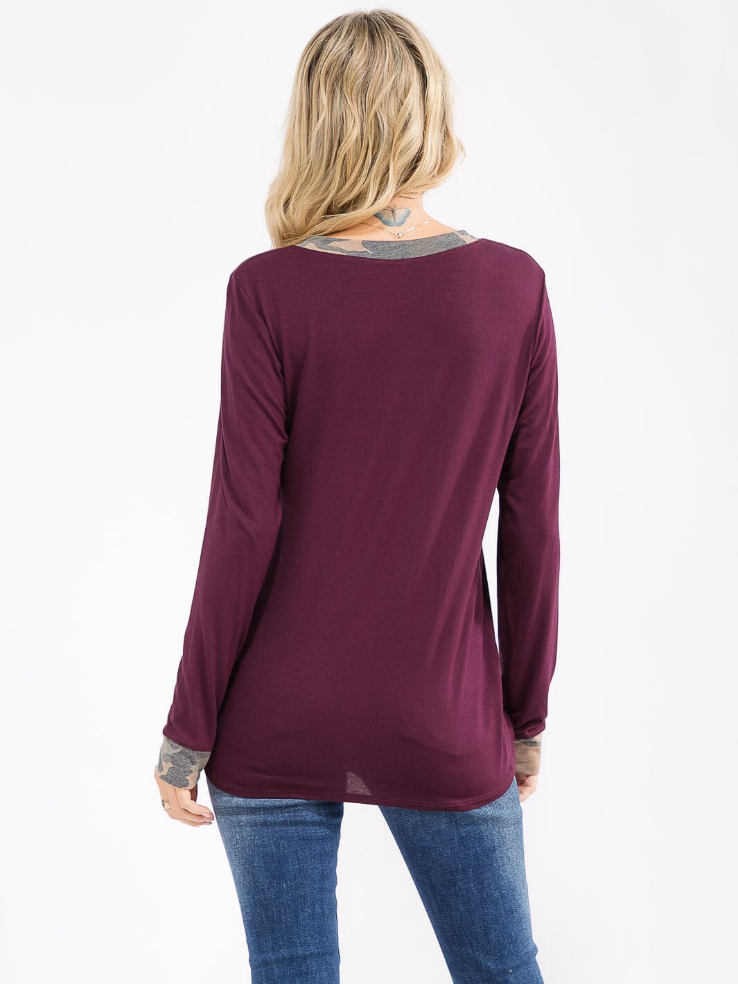 WOMEN'S LONG SLEEVE V-NECK FRONT POCKET CAMO PRINT LOOSE FIT TOP